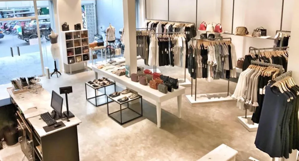 small-clothes-shop-design-decoration-furniture-5